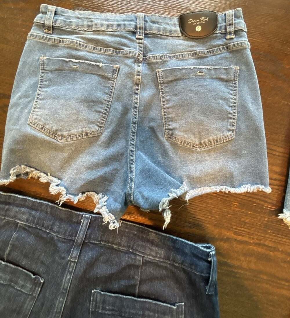 Bundle of 4 Women's Denim Shorts: Old Navy, Akira, Ariya Jeans, Denim Blvd - Picture 7 of 12
